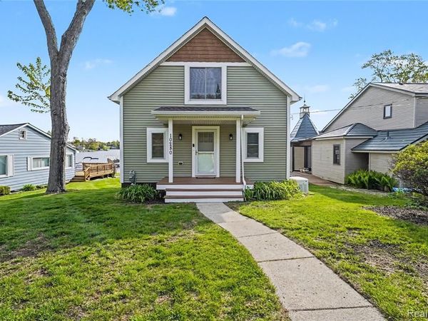 10280 Lakeside Drive, White Lake Twp, MI 48386