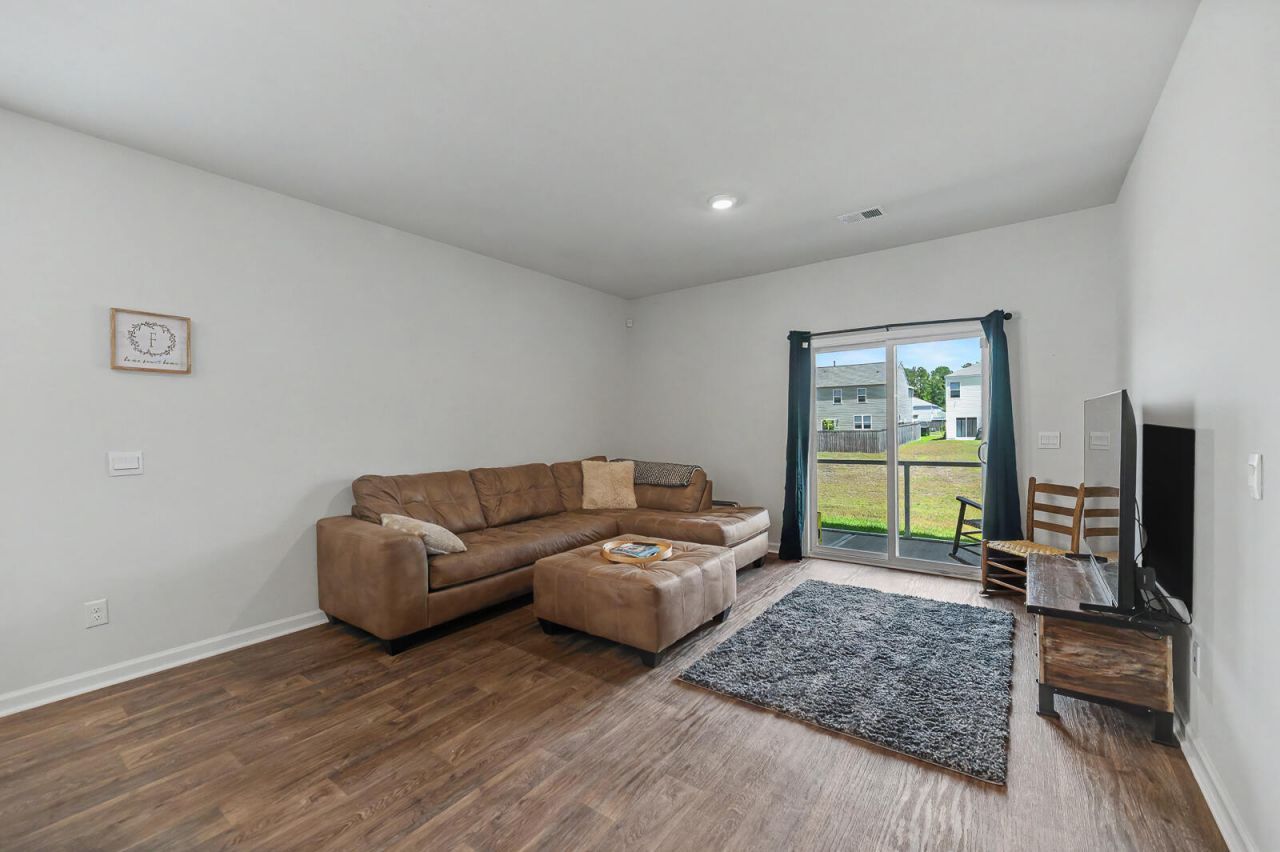 493 Cedarview Road Photo 10
