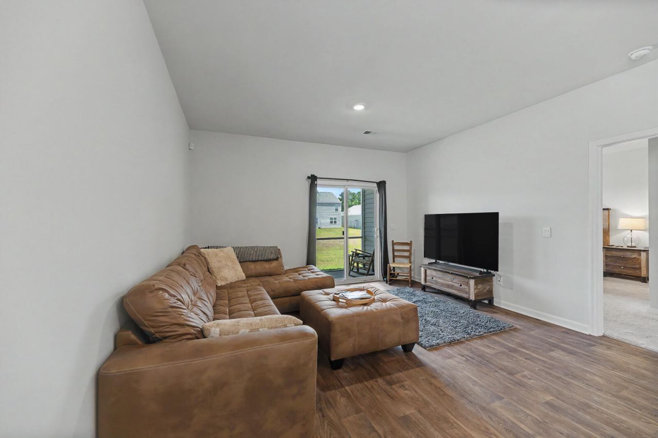 493 Cedarview Road Photo 11