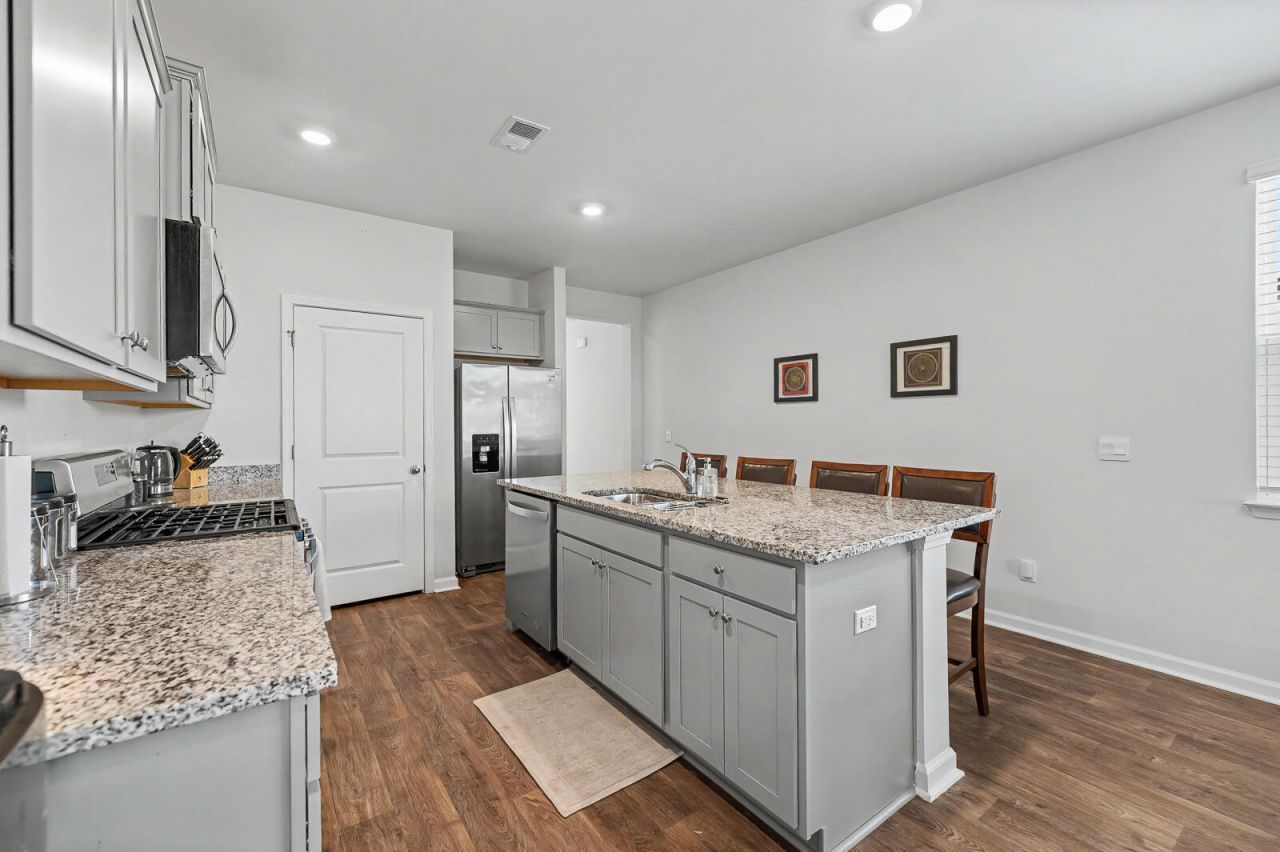 493 Cedarview Road Photo 4
