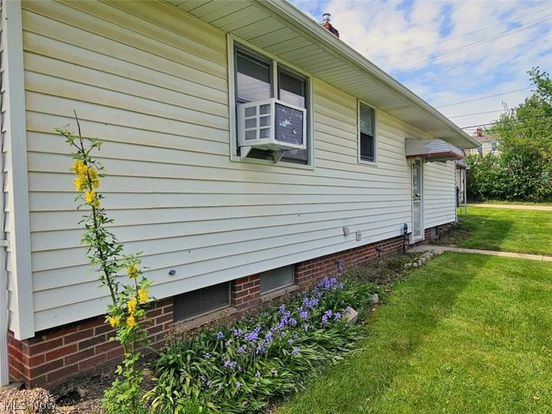 9333 S Highland Avenue, Garfield Heights, OH 44125 Photo 4