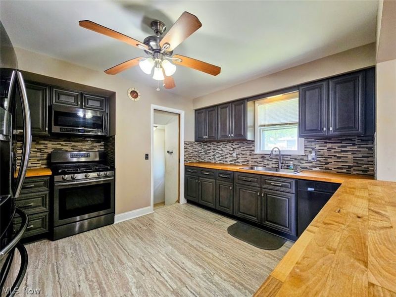 9333 S Highland Avenue, Garfield Heights, OH 44125 Photo 5