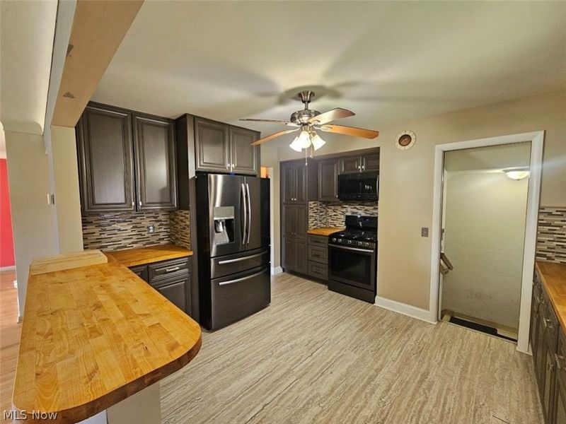 9333 S Highland Avenue, Garfield Heights, OH 44125 Photo 6