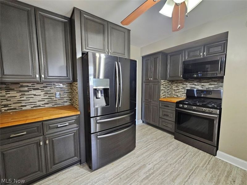 9333 S Highland Avenue, Garfield Heights, OH 44125 Photo 7