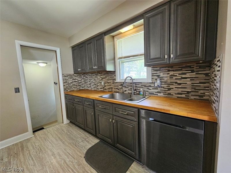9333 S Highland Avenue, Garfield Heights, OH 44125 Photo 8