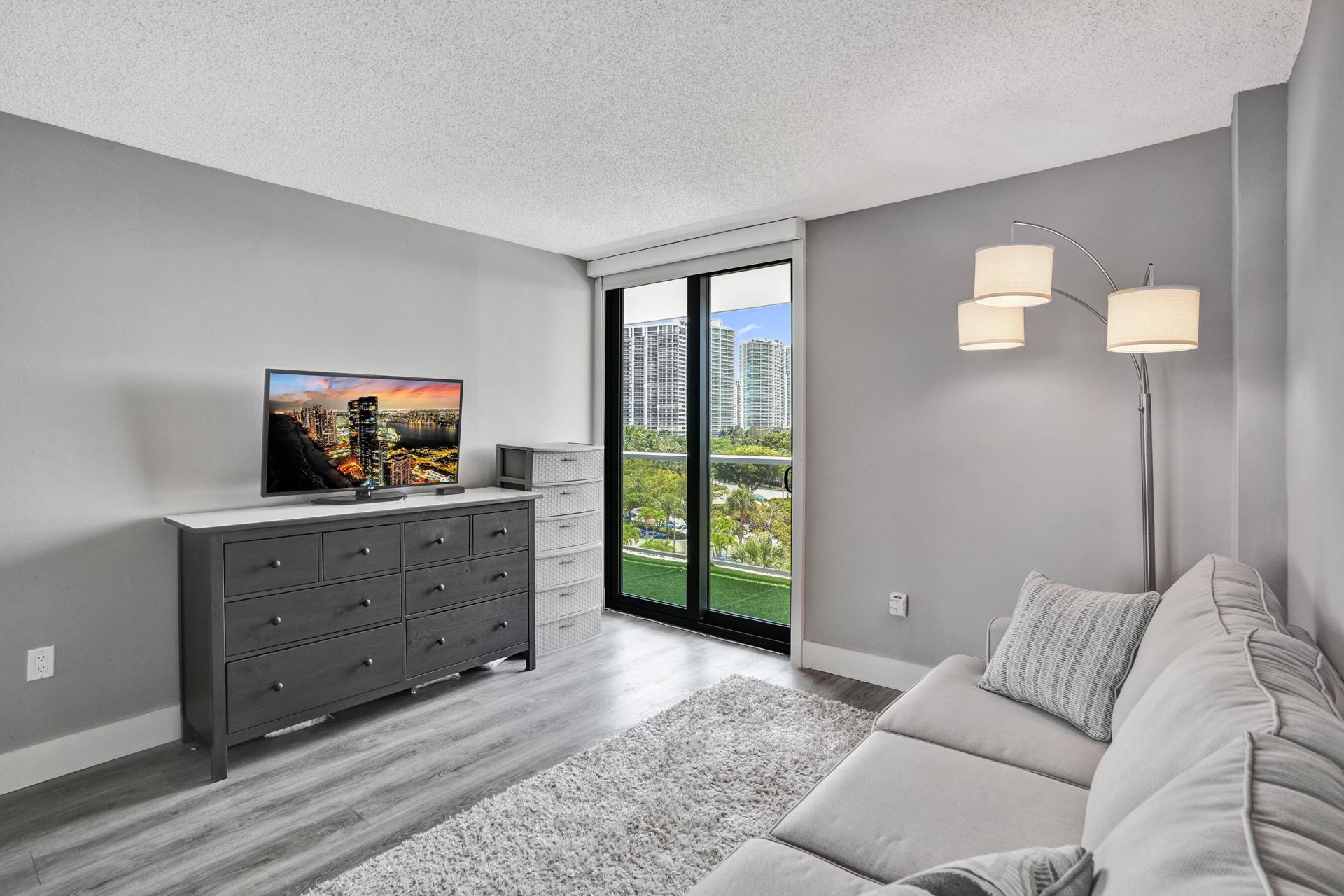 3701 N Country Club Drive, Unit 605, Aventura, FL 33180 Photo