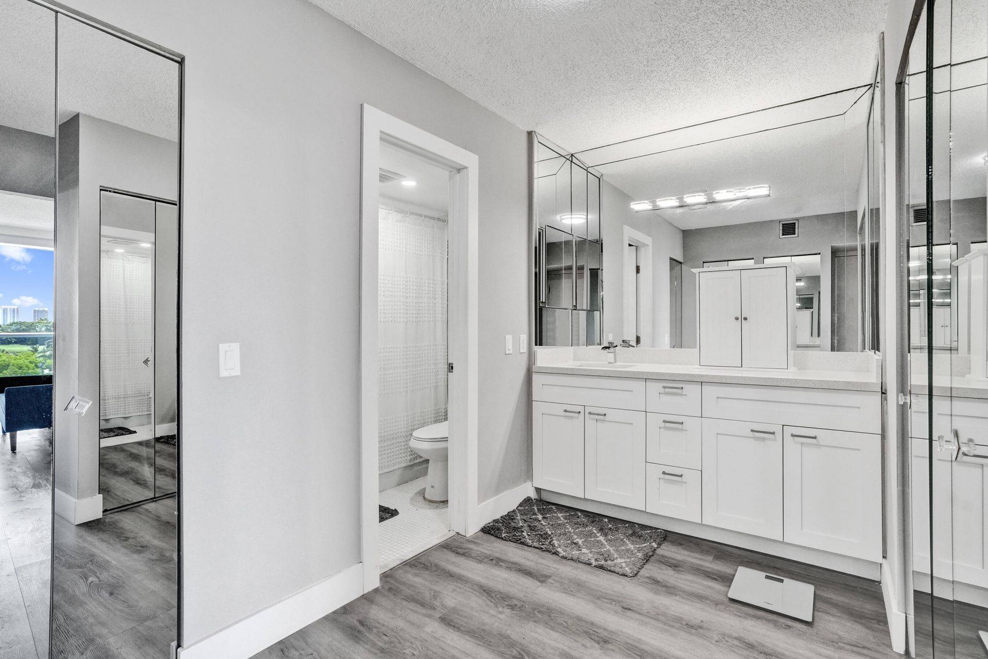3701 N Country Club Drive, Unit 605, Aventura, FL 33180 Photo
