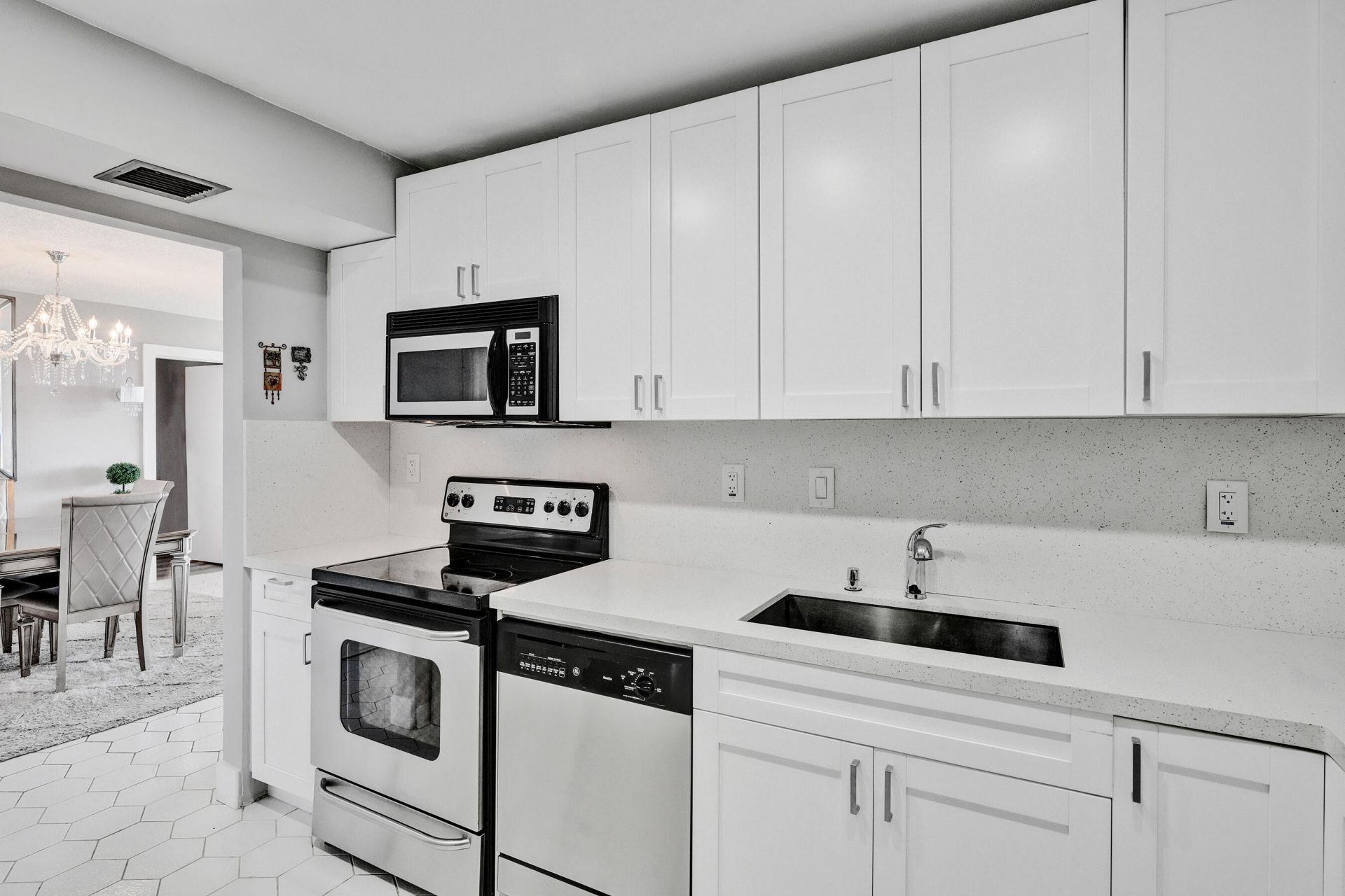 3701 N Country Club Drive, Unit 605, Aventura, FL 33180 Photo