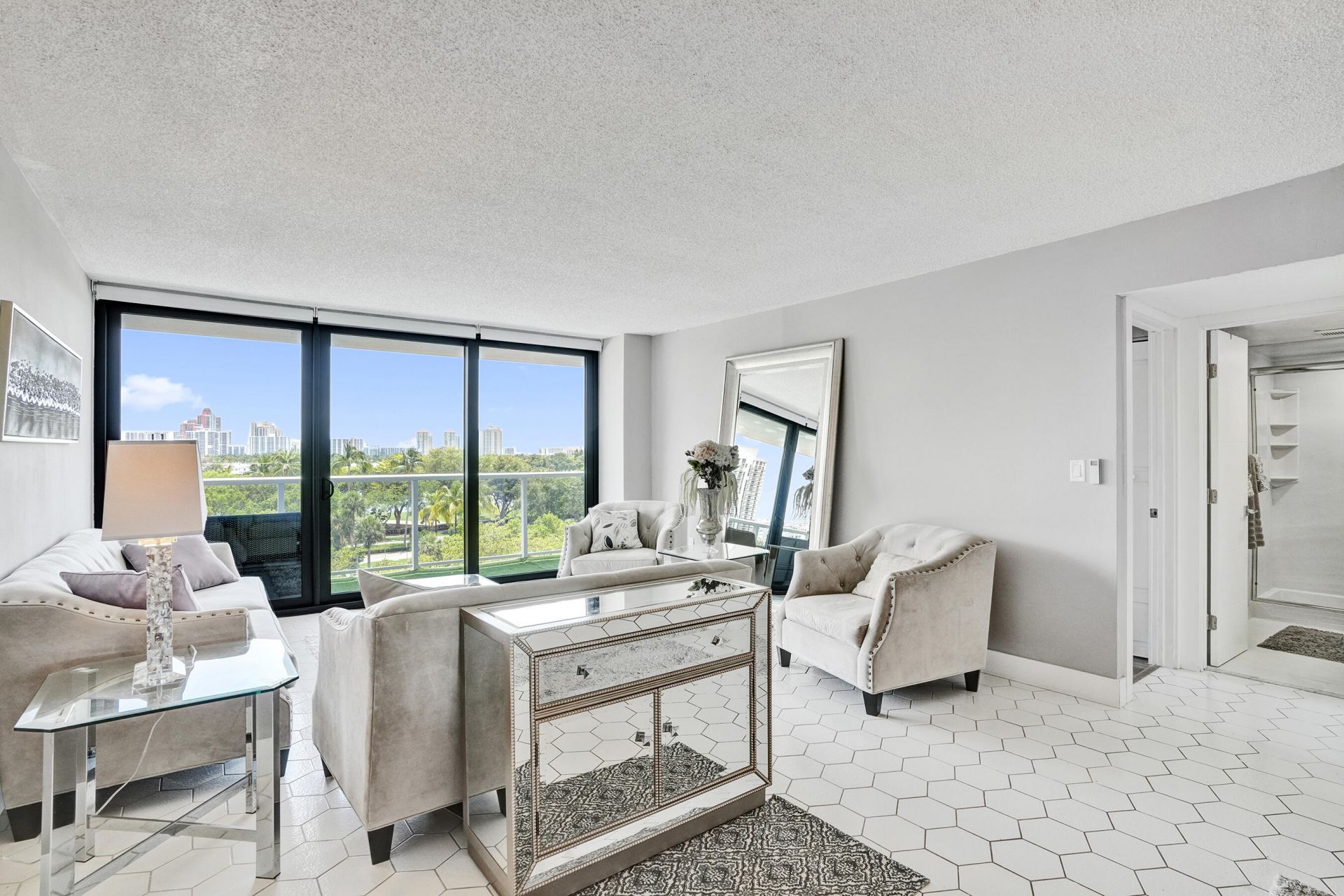 3701 N Country Club Drive, Unit 605, Aventura, FL 33180 Photo