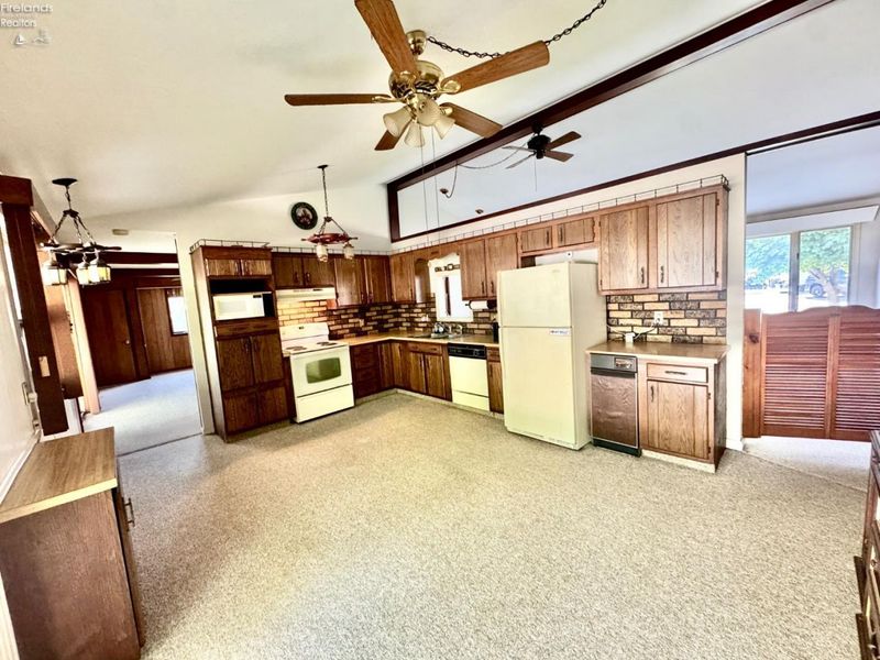 925 Nautical Drive, Vermilion, OH 44089 Photo 12