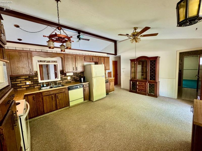 925 Nautical Drive, Vermilion, OH 44089 Photo 9