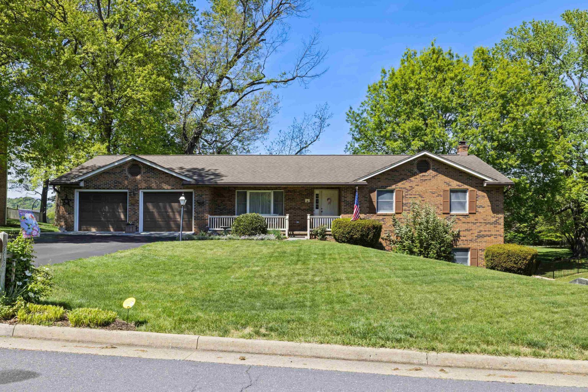 312 VICTORIA DR primary photo