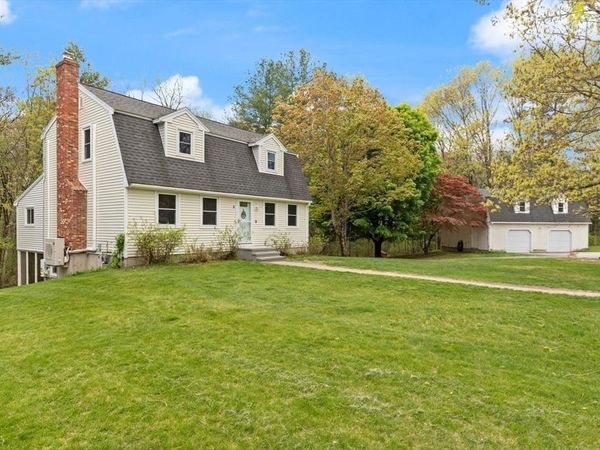 8 Matthew Lane, Chelmsford, MA 01824