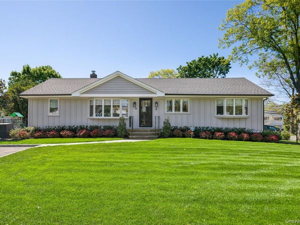 2 Sunderland Street, Melville, NY 11747