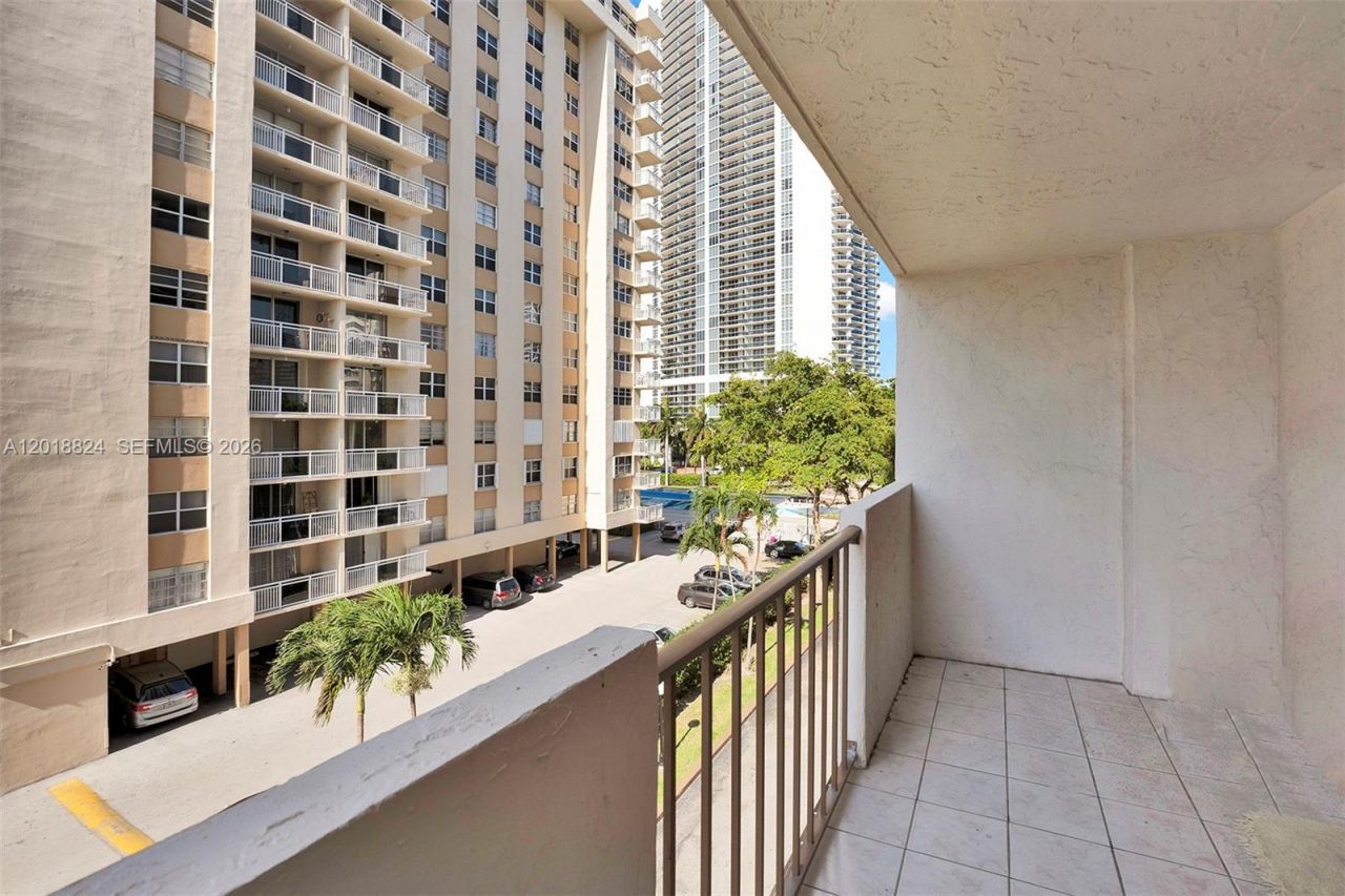 1865 S Ocean Dr , Unit 4C, Hallandale Beach, FL 33009 Photo