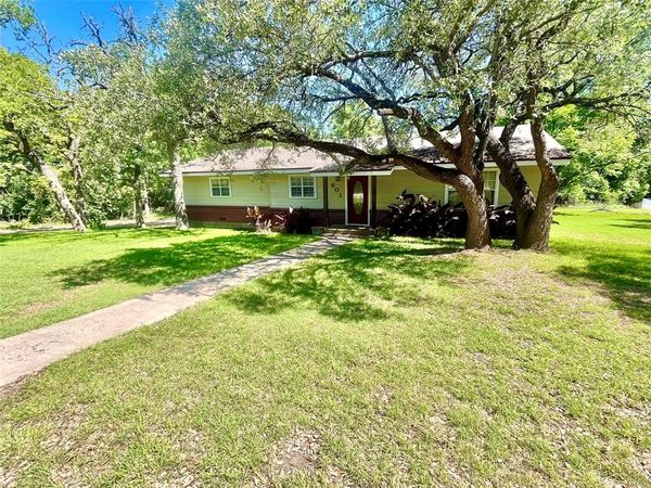 601 Navajo Trail, Hamilton, TX 76531