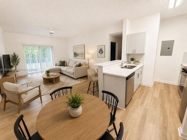 7000 SW 80th St , Unit 211, Miami, FL 33143