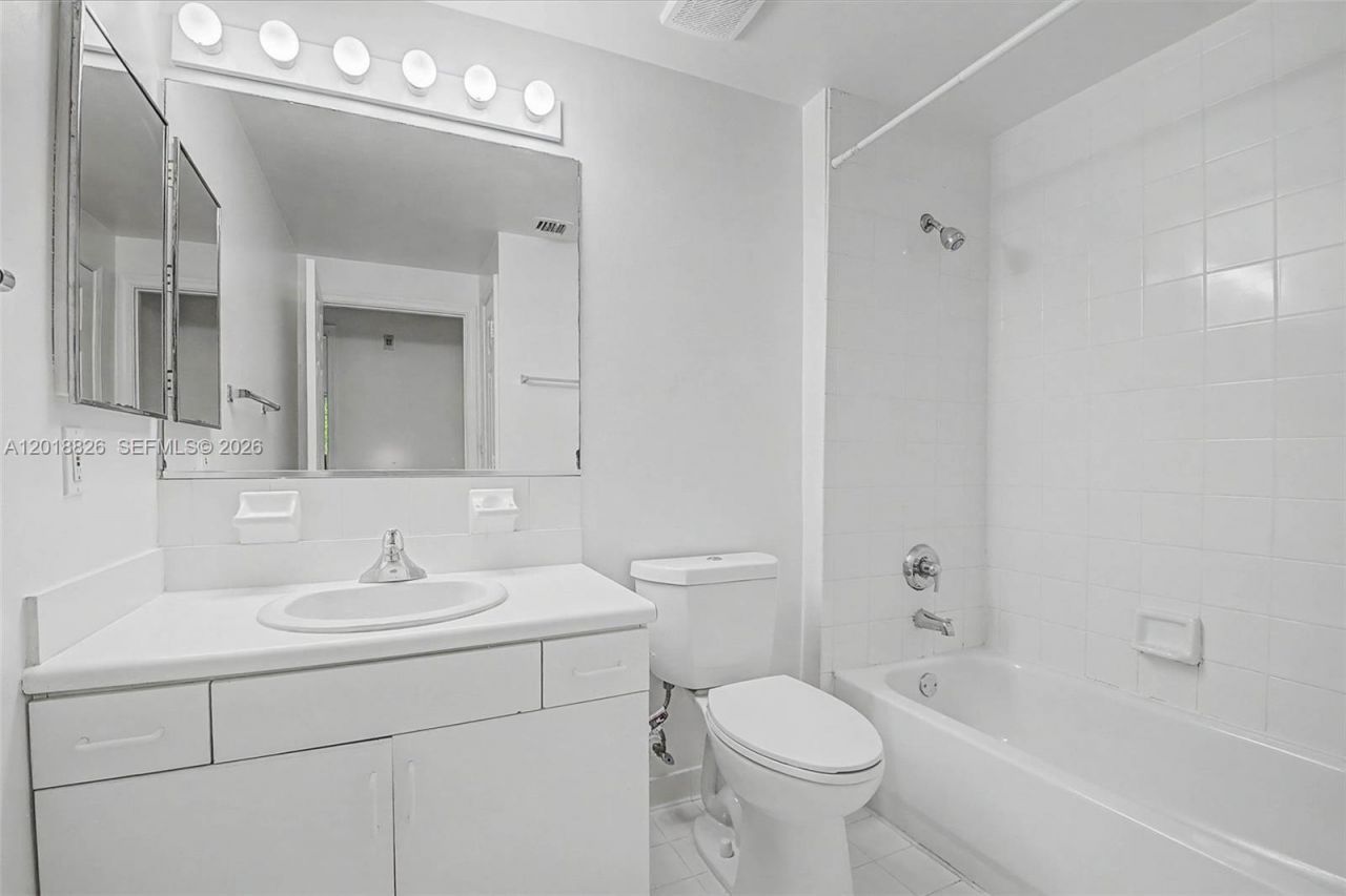 7000 SW 80th St , Unit 211, Miami, FL 33143 Photo