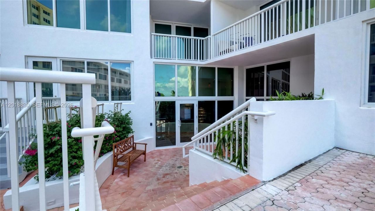 5401 Collins Ave, Unit 1126, Miami Beach, FL 33140 Photo
