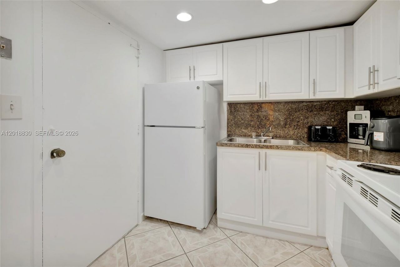 5401 Collins Ave, Unit 1126, Miami Beach, FL 33140 Photo