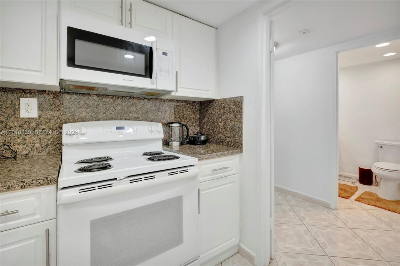 5401 Collins Ave, Unit 1126, Miami Beach, FL 33140 Photo