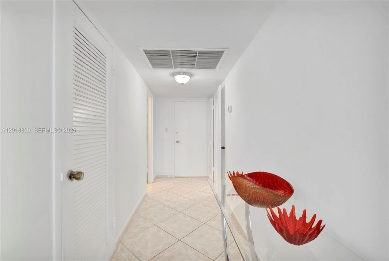 5401 Collins Ave, Unit 1126, Miami Beach, FL 33140 Photo