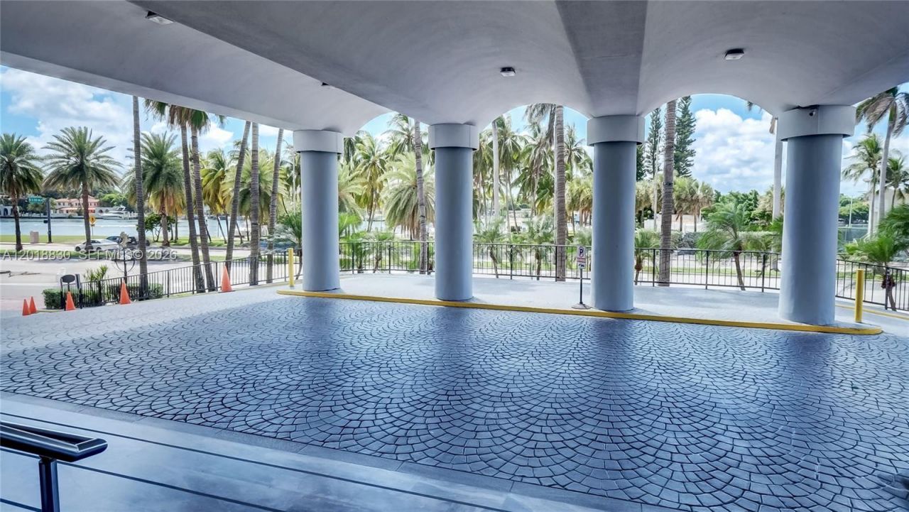 5401 Collins Ave, Unit 1126, Miami Beach, FL 33140 Photo