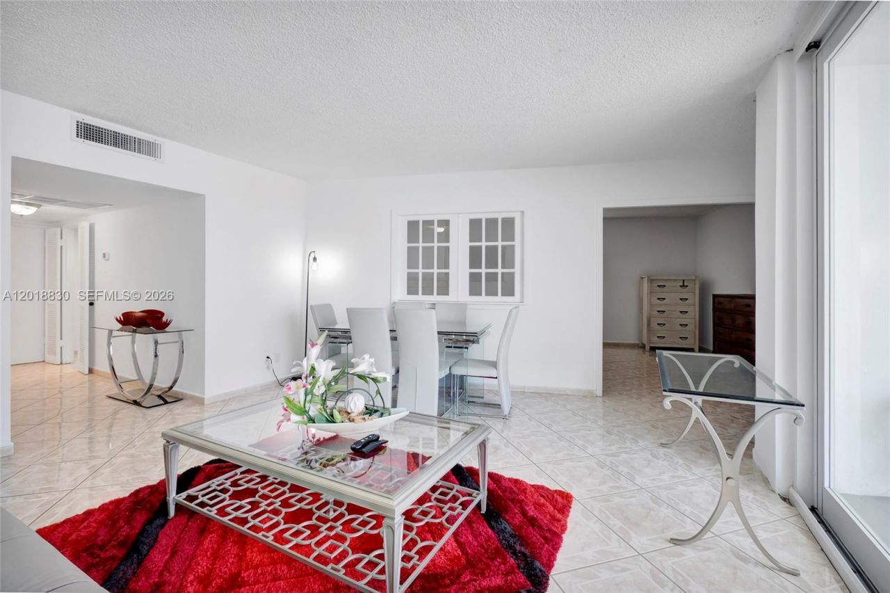 5401 Collins Ave, Unit 1126, Miami Beach, FL 33140 Photo