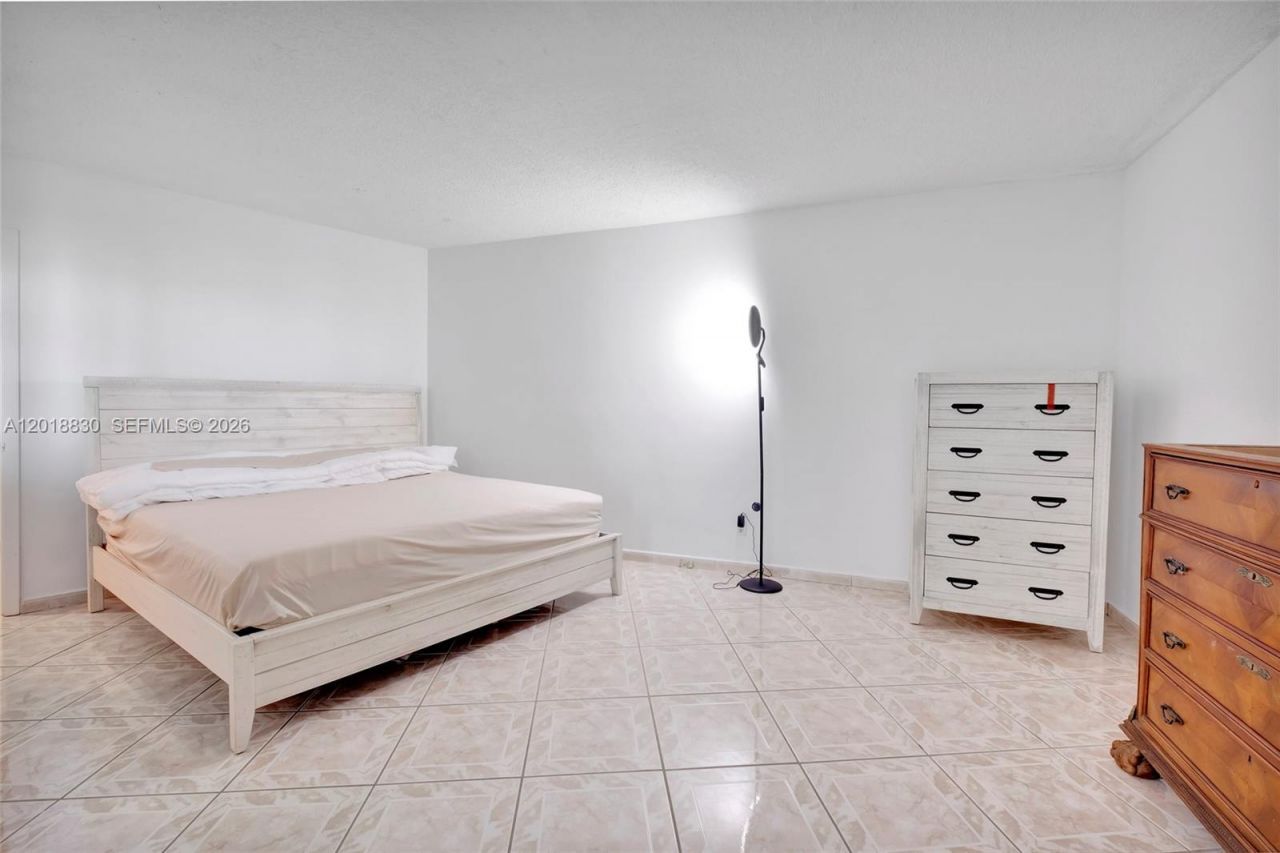 5401 Collins Ave, Unit 1126, Miami Beach, FL 33140 Photo