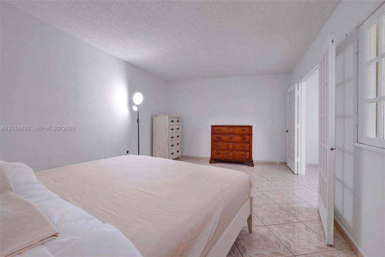 5401 Collins Ave, Unit 1126, Miami Beach, FL 33140 Photo