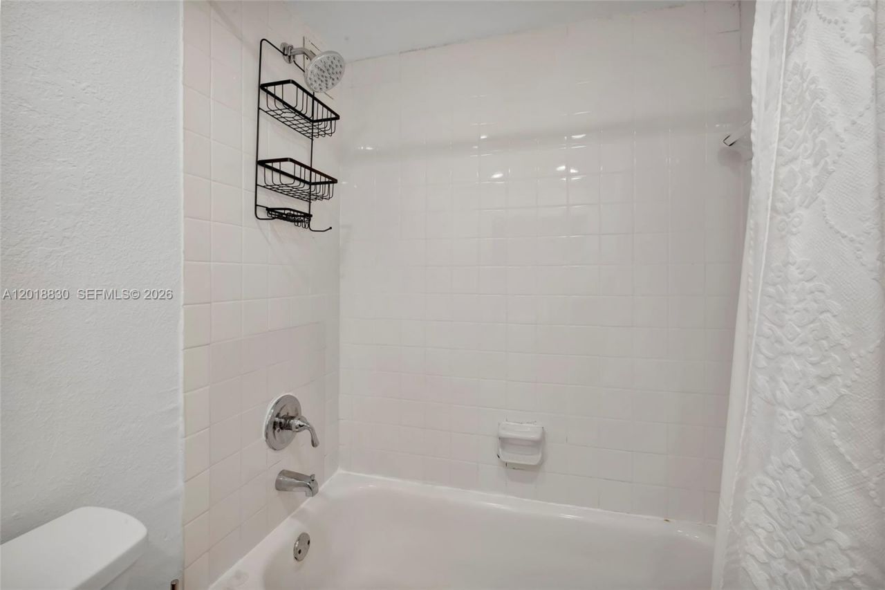 5401 Collins Ave, Unit 1126, Miami Beach, FL 33140 Photo