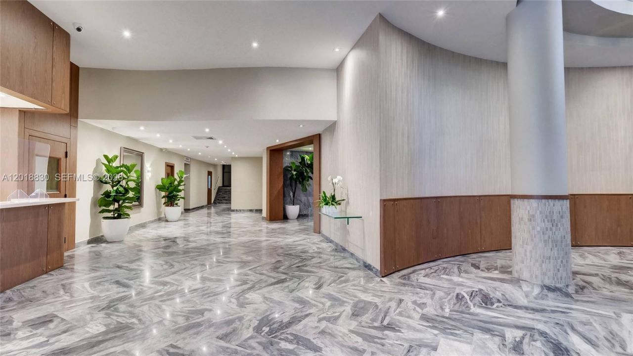 5401 Collins Ave, Unit 1126, Miami Beach, FL 33140 Photo