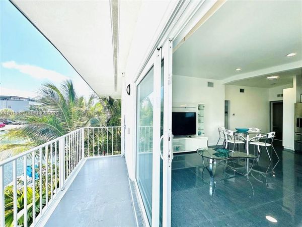 3751 NE 170th St, Unit 4, North Miami Beach, FL 33160