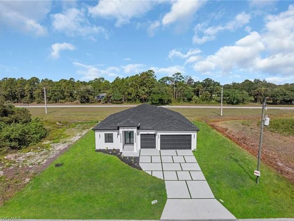 8005 Sunrise CIR, LABELLE, FL 33935