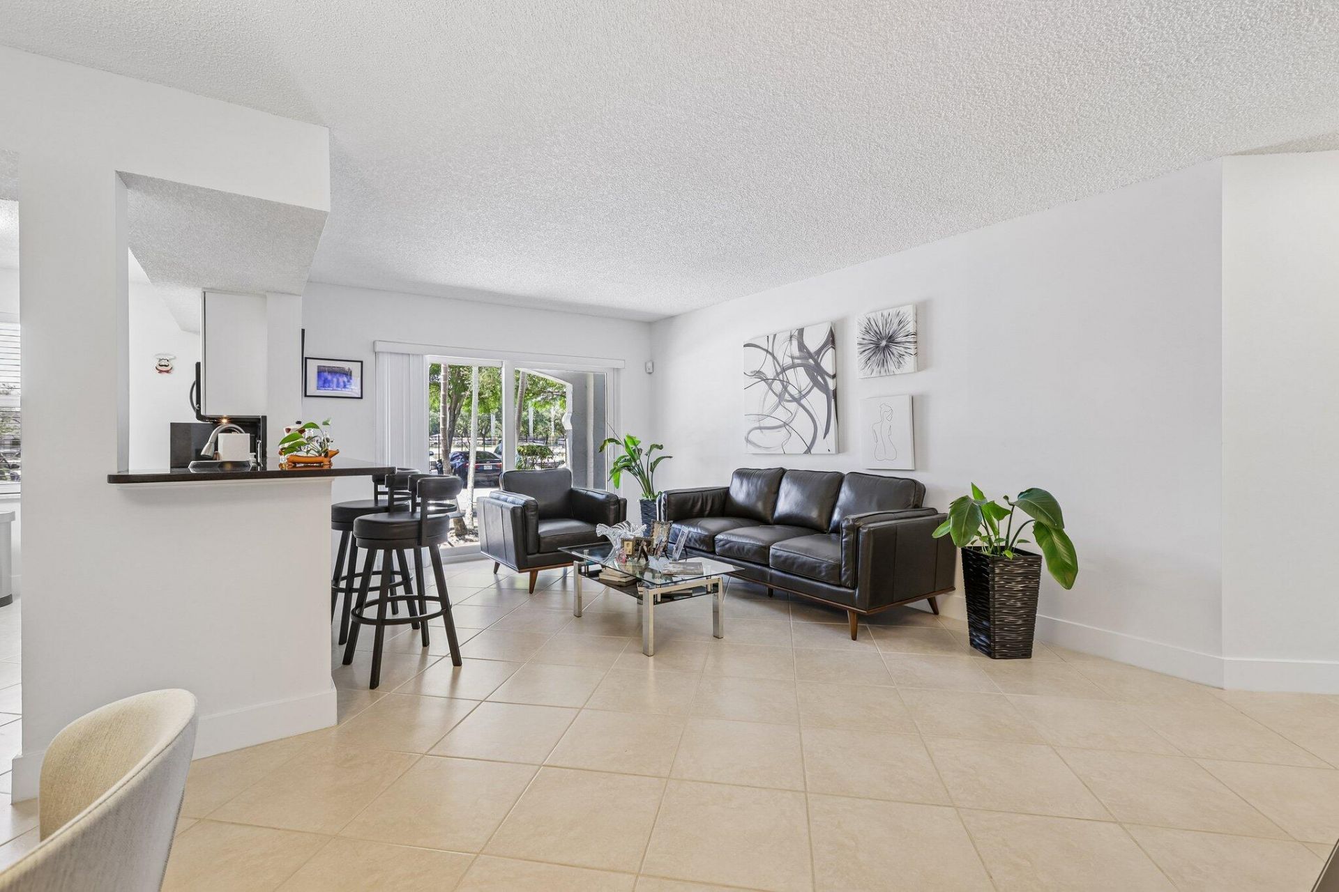 9625 NW 1st Court, Unit 11-101, Pembroke Pines, FL 33024 Photo