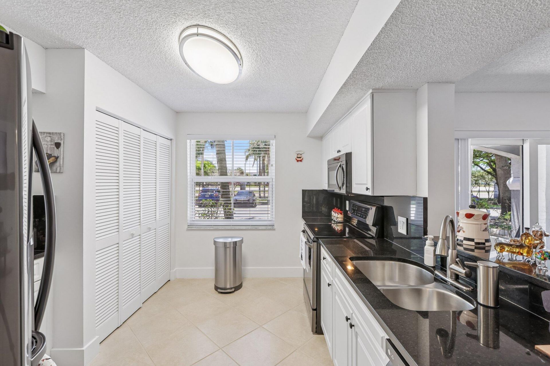 9625 NW 1st Court, Unit 11-101, Pembroke Pines, FL 33024 Photo