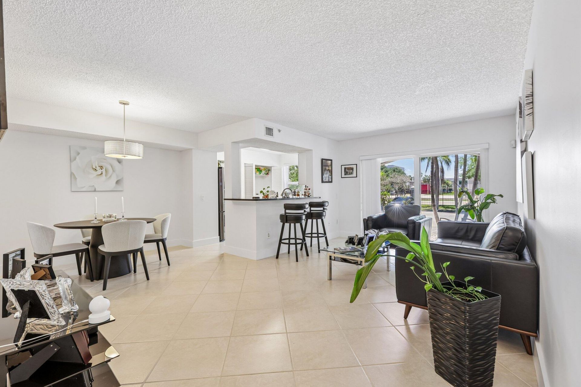 9625 NW 1st Court, Unit 11-101, Pembroke Pines, FL 33024 Photo