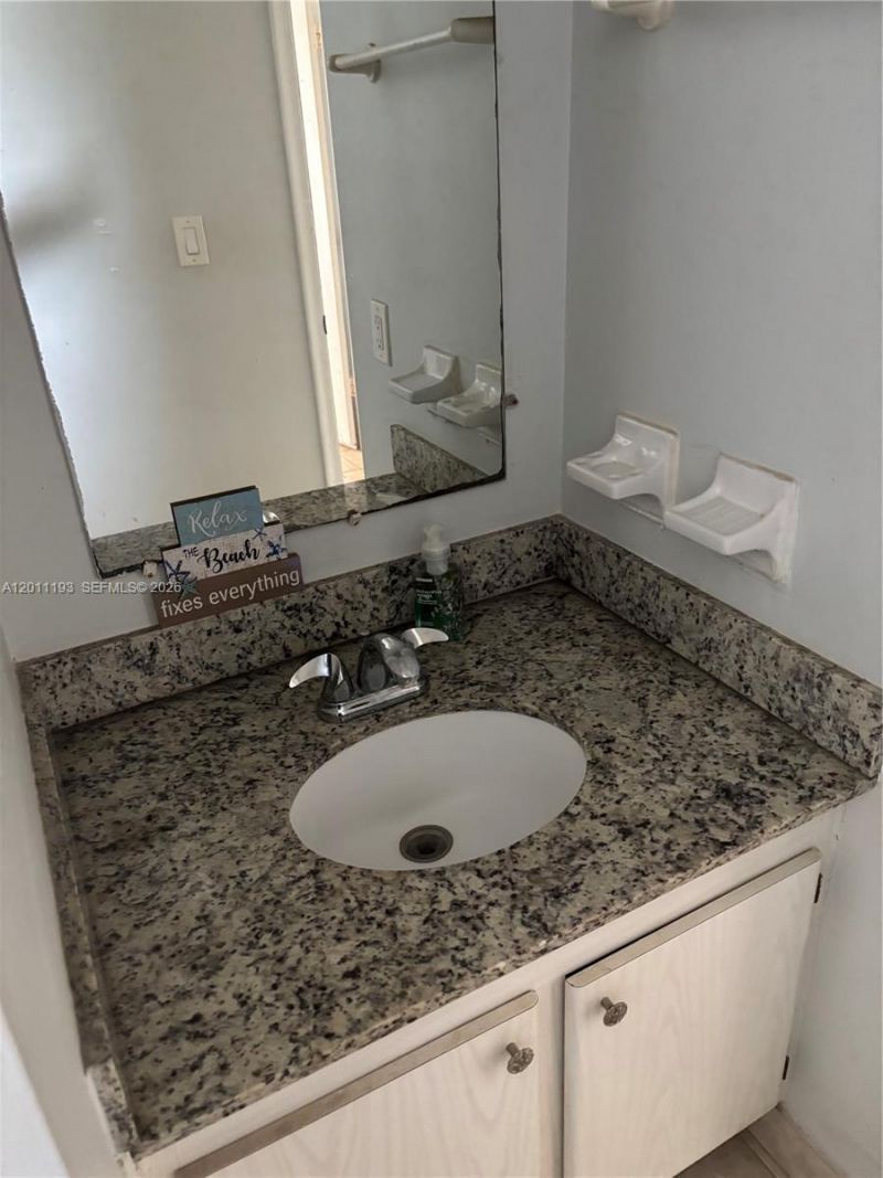 211 NE 8th Ave , Unit 201, Hallandale Beach, FL 33009 Photo