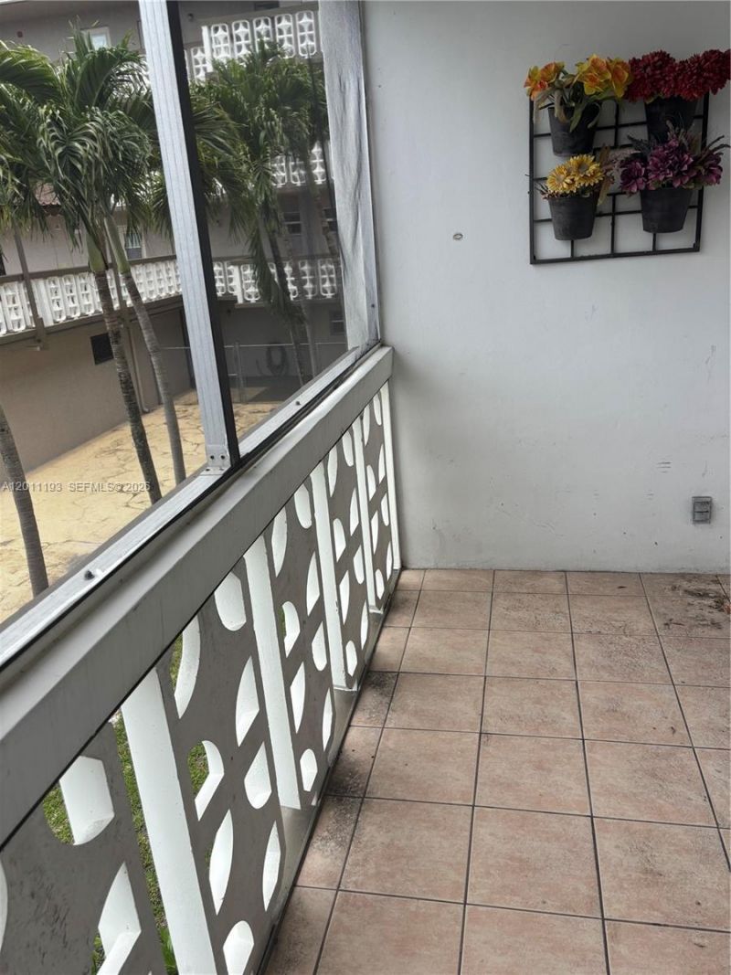211 NE 8th Ave , Unit 201, Hallandale Beach, FL 33009 Photo