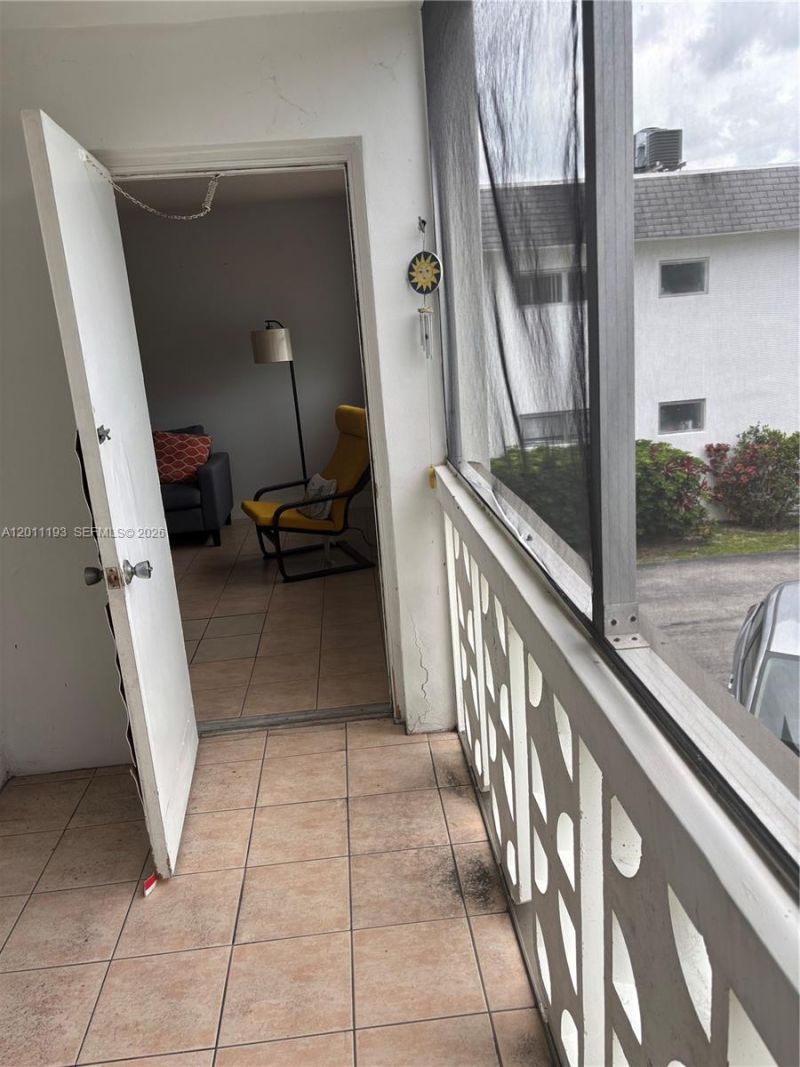 211 NE 8th Ave , Unit 201, Hallandale Beach, FL 33009 Photo
