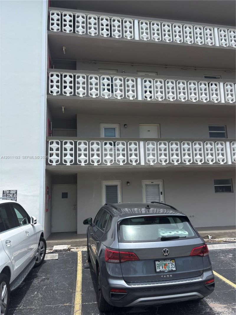 211 NE 8th Ave , Unit 201, Hallandale Beach, FL 33009 Photo
