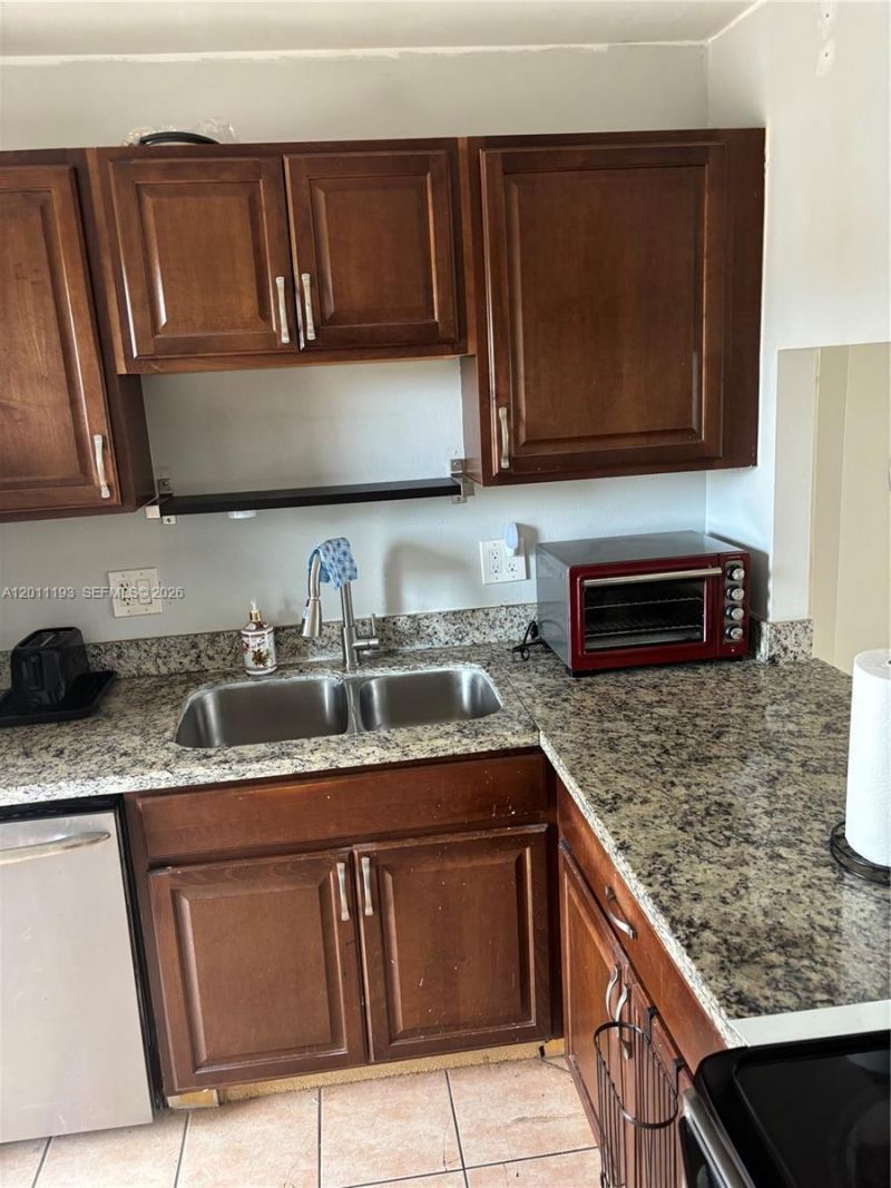 211 NE 8th Ave , Unit 201, Hallandale Beach, FL 33009 Photo