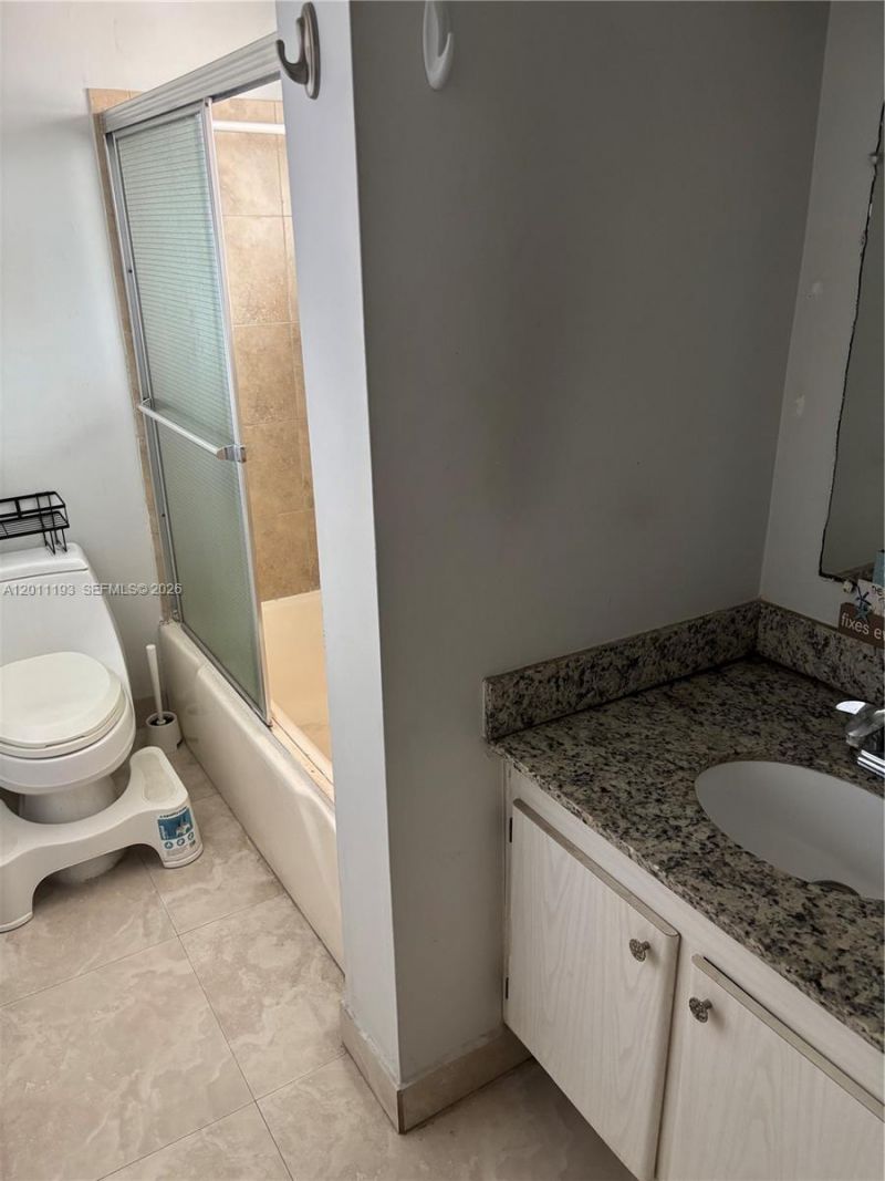 211 NE 8th Ave , Unit 201, Hallandale Beach, FL 33009 Photo