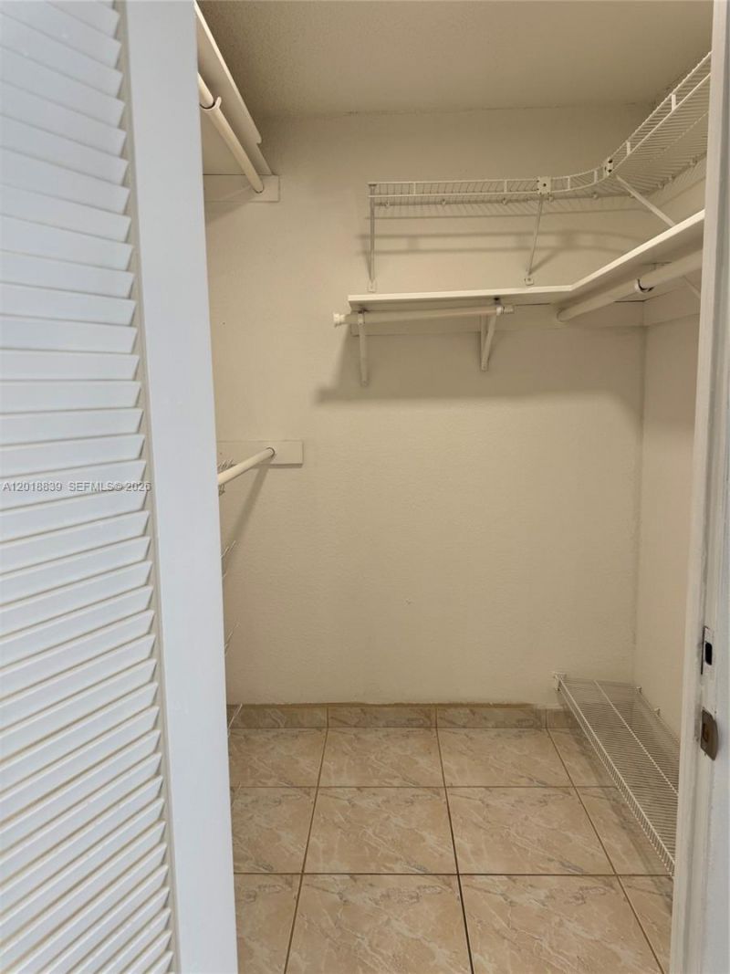 6039 Collins Av, Unit 537, Miami Beach, FL 33140 Photo
