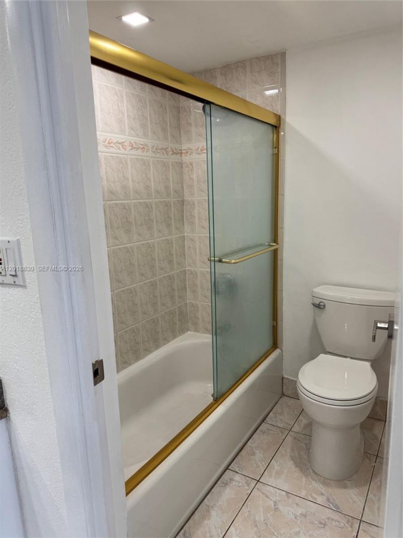 6039 Collins Av, Unit 537, Miami Beach, FL 33140 Photo