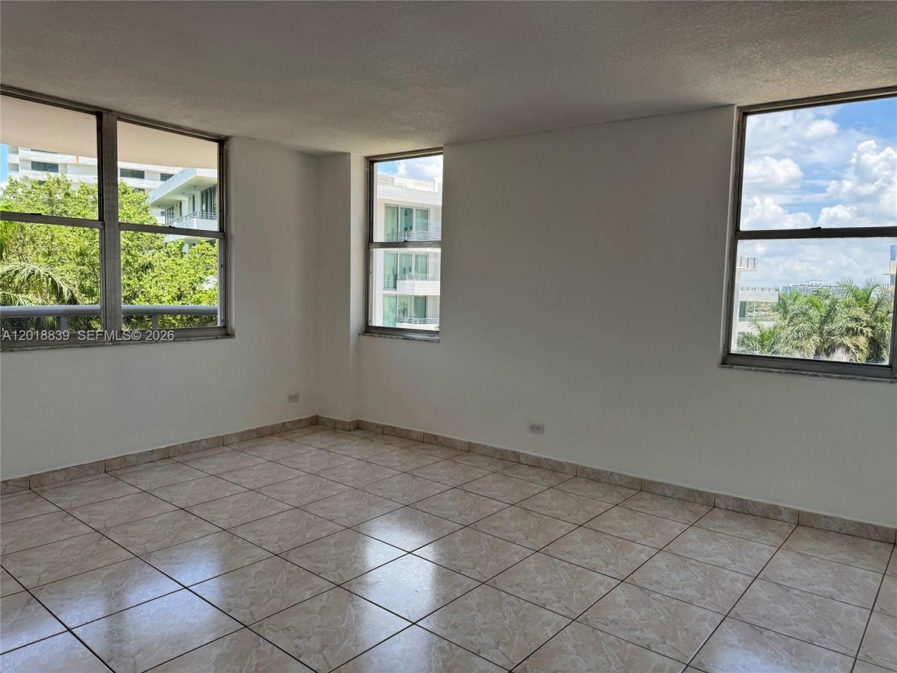 6039 Collins Av, Unit 537, Miami Beach, FL 33140 Photo