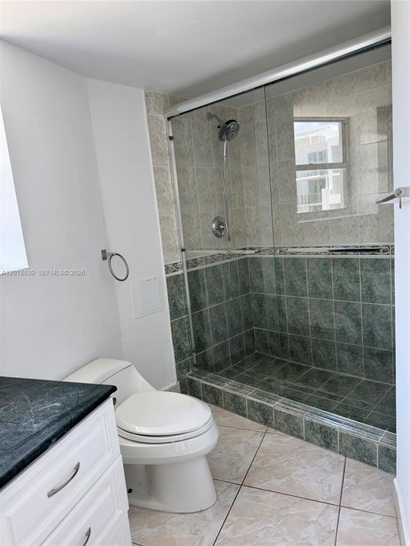 6039 Collins Av, Unit 537, Miami Beach, FL 33140 Photo