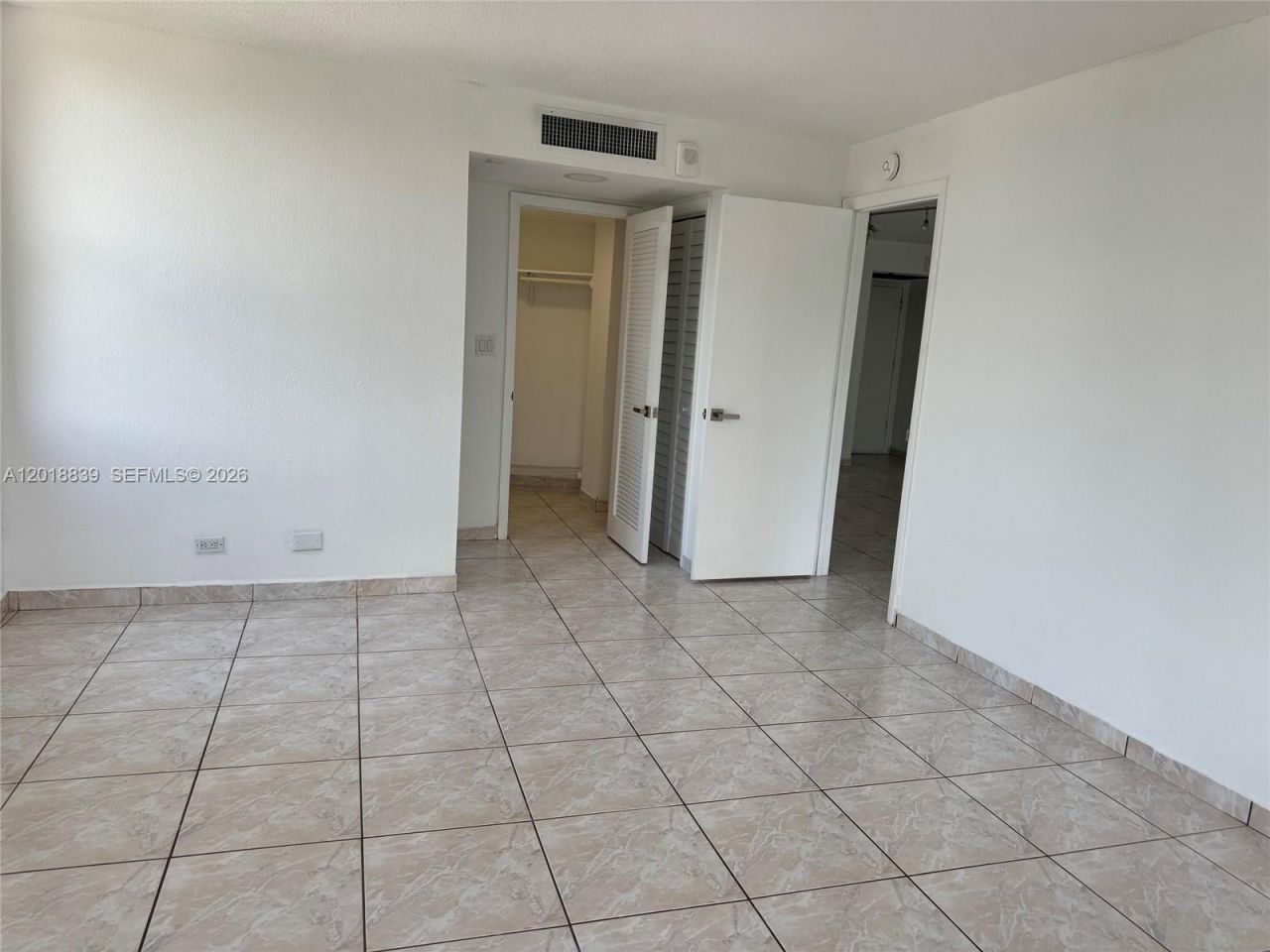6039 Collins Av, Unit 537, Miami Beach, FL 33140 Photo