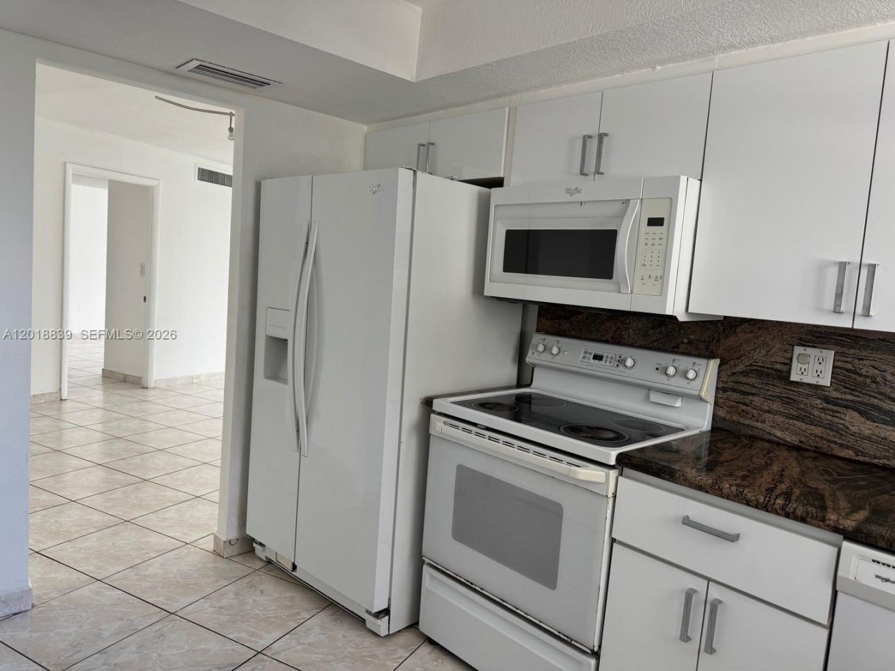 6039 Collins Av, Unit 537, Miami Beach, FL 33140 Photo
