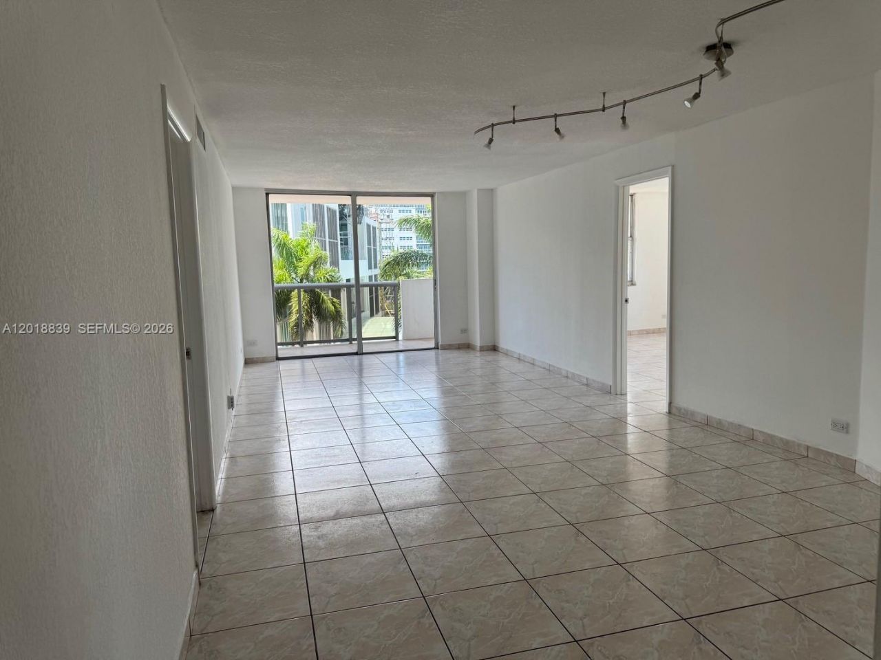 6039 Collins Av, Unit 537, Miami Beach, FL 33140 Photo